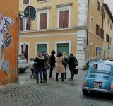 الفنان الإيطالي الاستفزازي موبال يفتتح معرض بلا حدود في روما