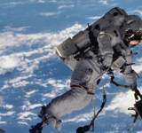 ناسا: عودة رائدي فضاء إلى الارض بعد قضاء 6 أشهر في محطة الفضاء