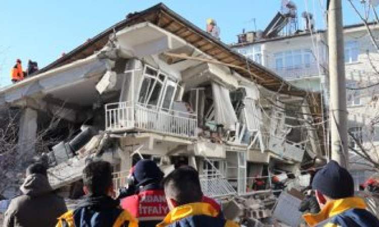 تركيا:إرتفاع حصيلة ضحايا زلزال إزميرإلى 35 قتيلا