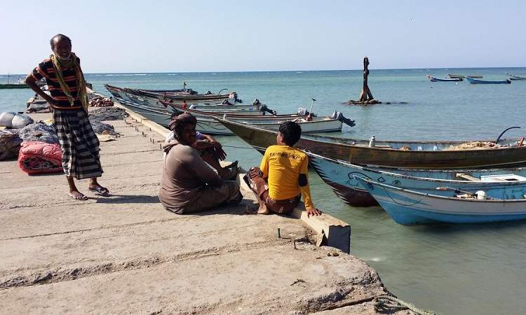  تحالف العدوان يصادر قوارب الصيادين في أبين