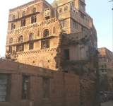 المنازل المهجورة تهدد بكارثة في صنعاء القديمة