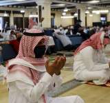 السعودية تغلق المساجد