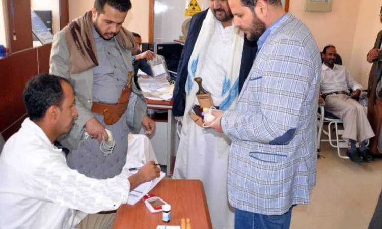 موظفو محافظة صنعاء ينفذون حملة تبرع بالدم