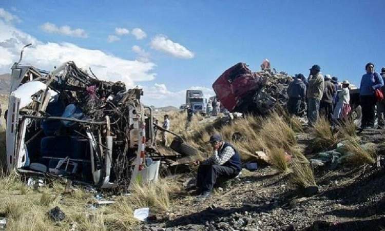 مصرع 21 شخصا في سقوط حافلة في واد ببوليفيا