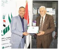 الاتحاد العربي للتنمية يمنح مديرعام مؤسسة«الشعب»  شهادة الزمالة العربية في الإدارة
