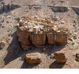  شاهد ..قرية يمنية تتربع على صخرة عملاقة  