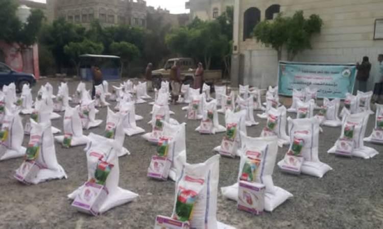 تدشين توزيع 625 سلة غذائية لأسر شهداء محافظة مأرب
