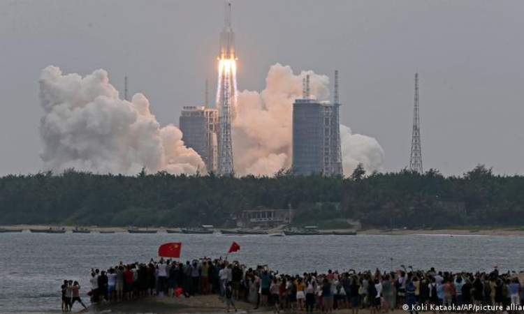 الصاروخ الصيني التائه يسقط بالمحيط