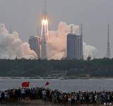 الصاروخ الصيني التائه يسقط بالمحيط
