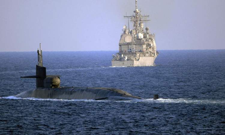 البحرية الامريكية تمنع الزوارق الايرانية من الاقتراب من الغواصة جورجيا