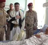 وزير الصحة ومدير الاستخبارات العسكرية يتفقدان الجرحى بالمستشفى العسكري