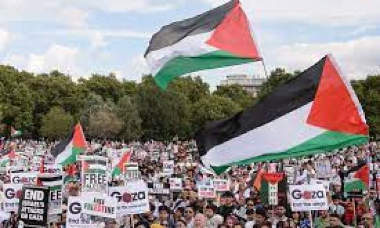 شاهد .. عشرات الآلاف في بريطانيا يتضامنون مع فلسطين
