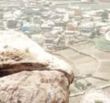 صخور عملاقة تهدد قرى ريمه ومخاوف من تكرار مأساة (الظفير)