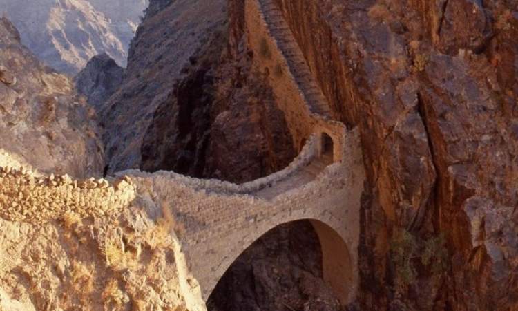 تعرف على اقدم جسر حجري في الجزيرة العربية
