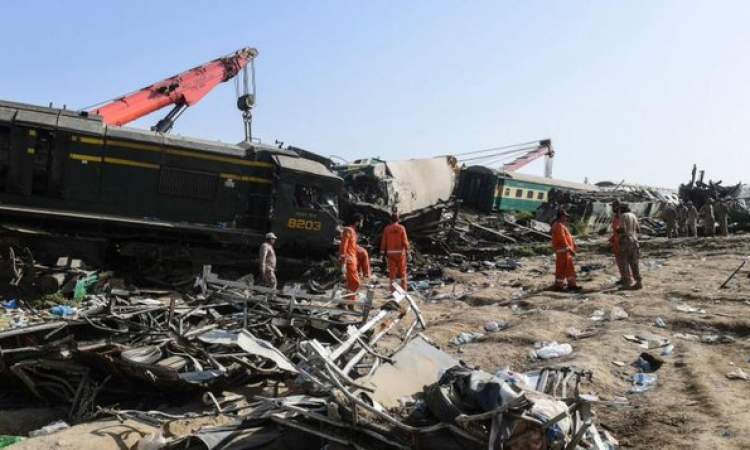 ارتفاع ضحايا حادث قطار باكستان إلى 63