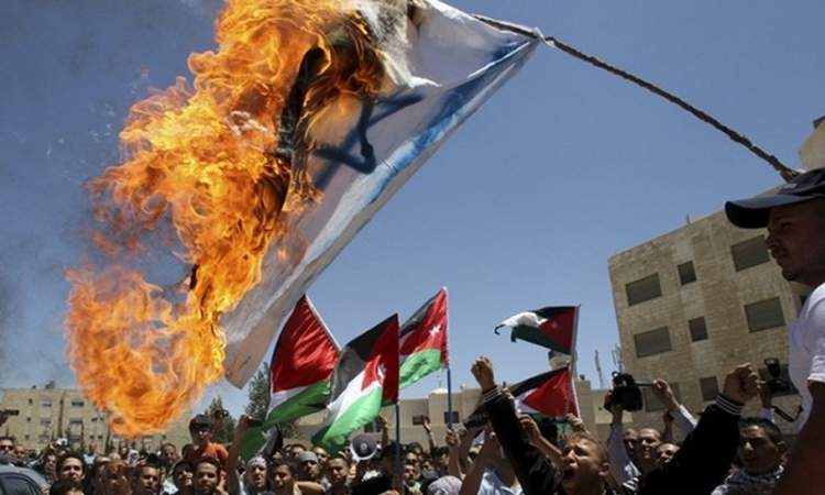  شاهد: فعاليات حرق العلم الصهيوني في قطاع غزة