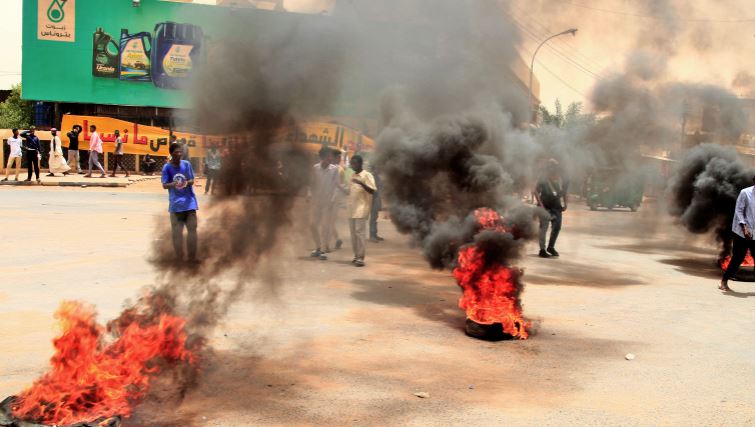 مظاهرات تطالب بإسقاط الحكومة في الخرطوم وأم درمان