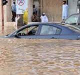 مشاهد مرعبة .. سيول وفيضانات في سلطنة عمان