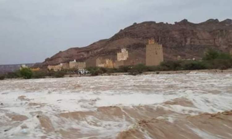 وفاة 7 أشخاص بينهم نساء وطفل بسيول الأمطار في شبوة والمهرة