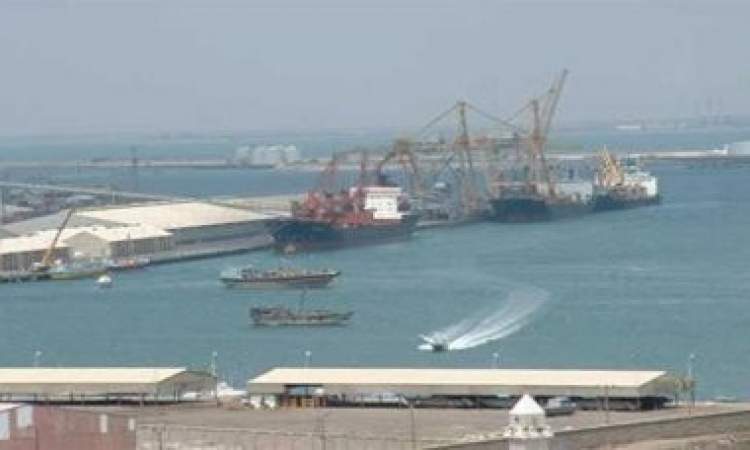 هيئة البيئة تحذر من كارثة نتيجة غرق سفينة نفط قبالة ميناء عدن