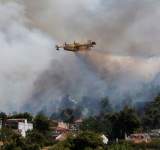 الحرائق تجبرالسلطات اليونانية على اخلاء قرى