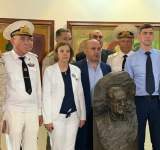   روسيا تسلم دمشق تمثالا لعالم الآثار السوري خالد الأسعد الذي قتله داعش في تدمر