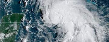اعصار إيدا يتسبب بفرار عشرات الالاف واعلن حالة الطورائ بميسيسيبي