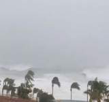 إعصار أولاف يتحول الى الفئة الثانية ويضرب الساحل المكسيكي