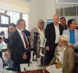 رئيس جامعة صنعاء يدشن مخيم مجاني لطب العيون
