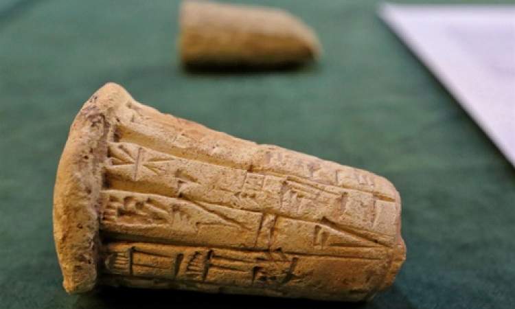 العراق يستعيد لوحاً مسمارياً أثرياً عمره 3500 عام