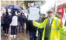 مظاهرة للجالية اليمنية في لندن تطالب برفع الحظر عن مطار صنعاء الدولي