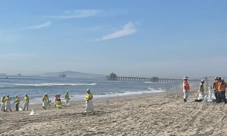 تسرب 3000 برميل زيت في شواطئ كاليفورنيا