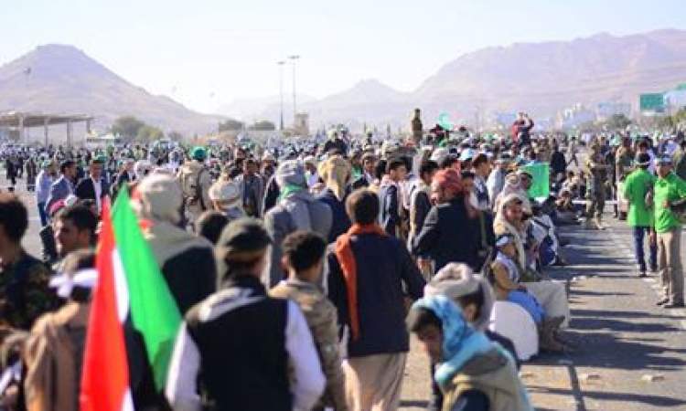 توافد الحشود من محافظة صنعاء للمشاركة في الاحتفال بالمولد النبوي