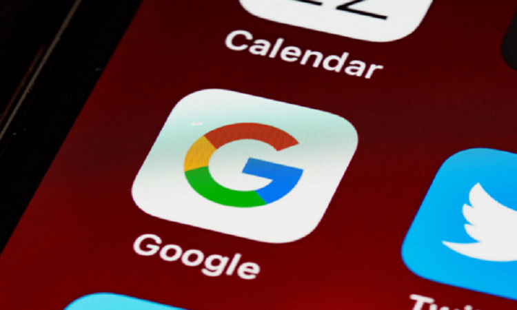 غوغل تحظر 150 تطبيقا