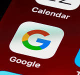 غوغل تحظر 150 تطبيقا