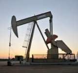 النفط يتجه لتسجيل أول خسارة أسبوعية في 8 أسابيع