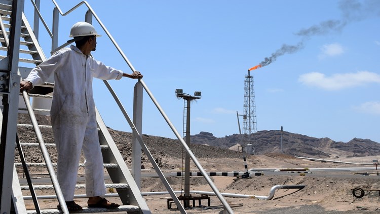 ثروة اليمن النفطية مطمع السعودية.. فأين تقع أبرز الآبار والحقول؟