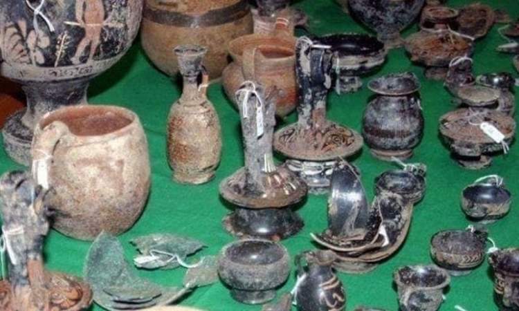 إلقاء القبض على مصري سرق 232 قطعة أثرية!