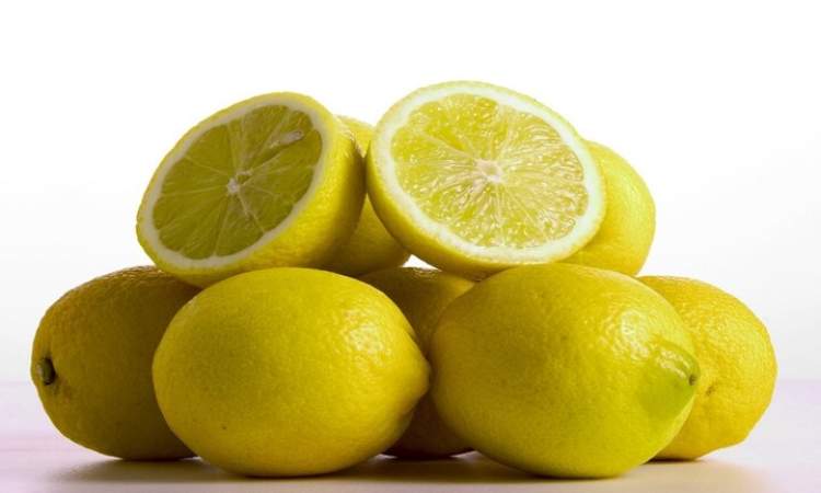 خبيرة تغذية: الليمون مفيد ولكن ليس للجميع
