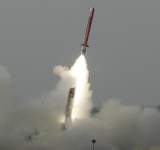 باكستان تختبر صاروخا مجنحا محلي الصنع بمدى أطول