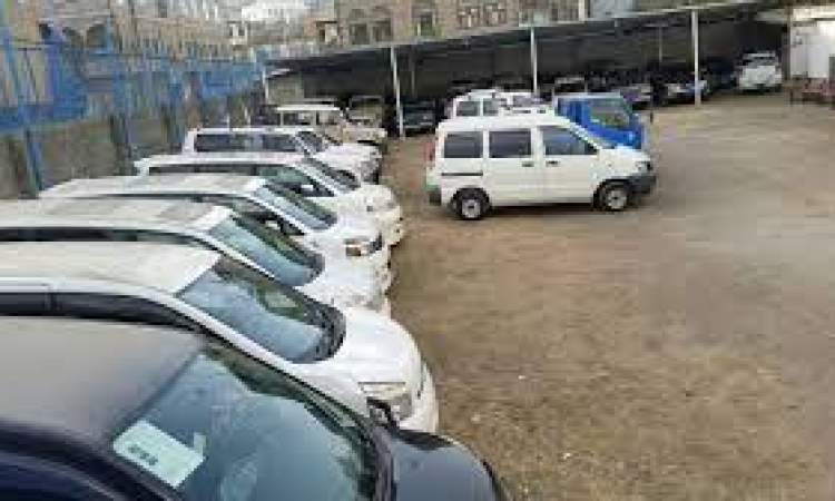 جمرك محافظة إب يدعو للاستفادة من المدة الزمنية لترسيم السيارات