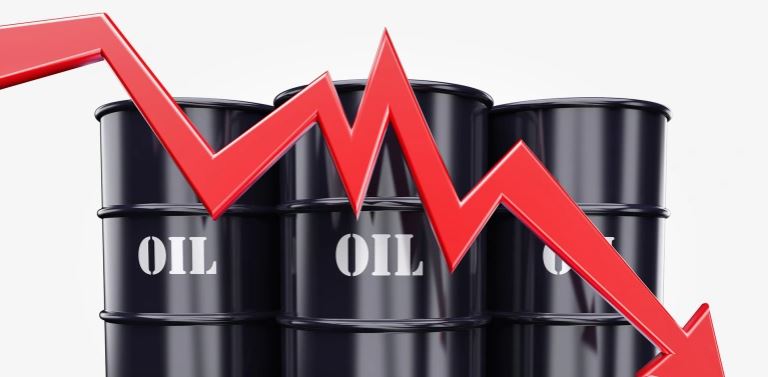 سعر النفط يكسر حاجز الـ 100 دولار والذهب يقفز وبورصة موسكو تعلق التداولات