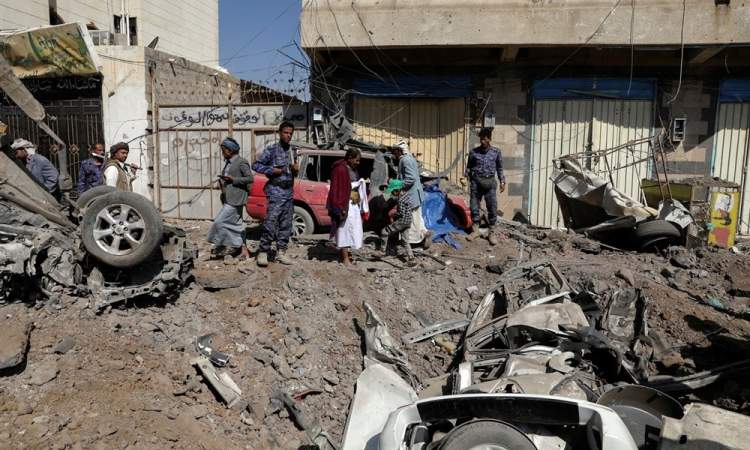ضحايا بانفجار عبوتين امام فندق بالعاصمة صنعاء