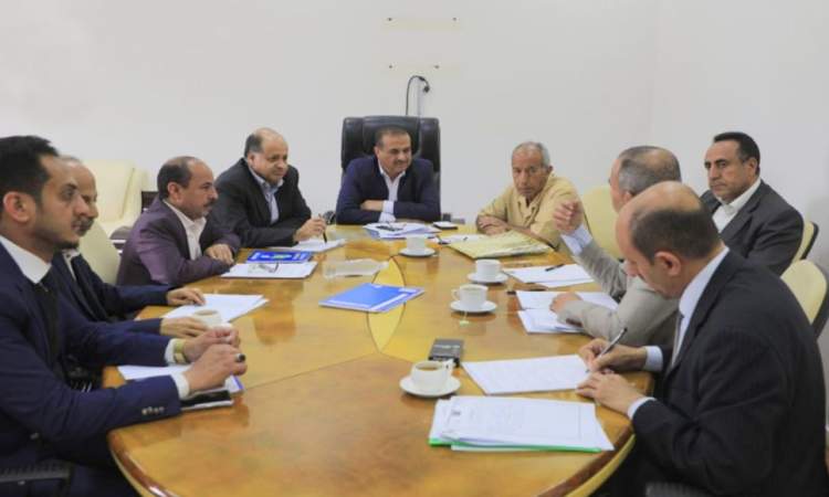 وزير الصناعة يناقش أنشطة الشركة العربية اليمنية الليبية القابضة