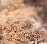 شاهد انهيار صخري في سلطنة عمان يوقع قتلى وجرحى