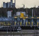روسيا تعلق شحنات الغاز إلى بولندا لرفضها الدفع بالروبل