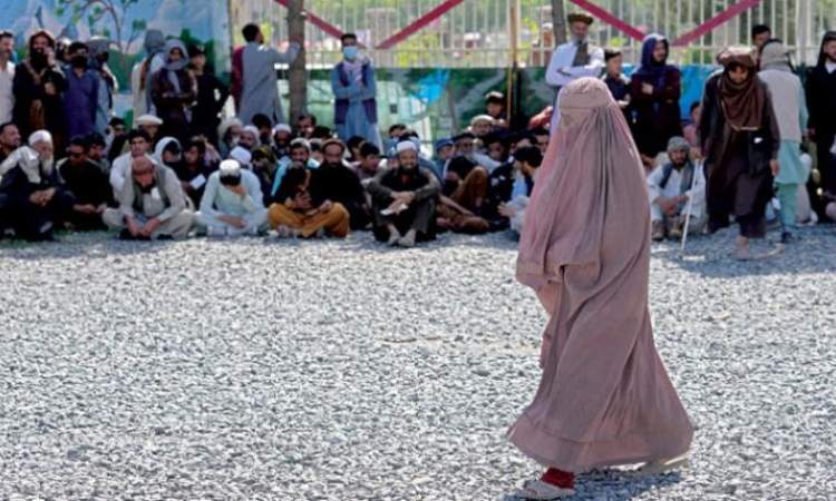 السجن ثلاثة ايام لمن لاترتدي الحجاب في افغانستان 