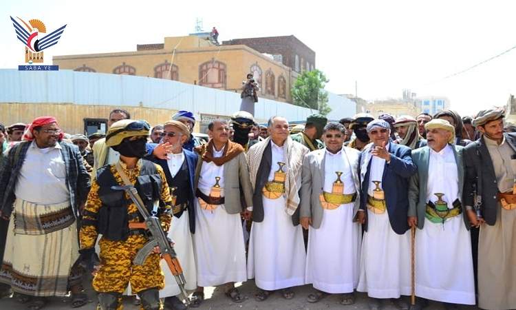 الحوثي يشرف على صلح قبلي لإنهاء قضية قتل بين آل حازب وآل داهم
