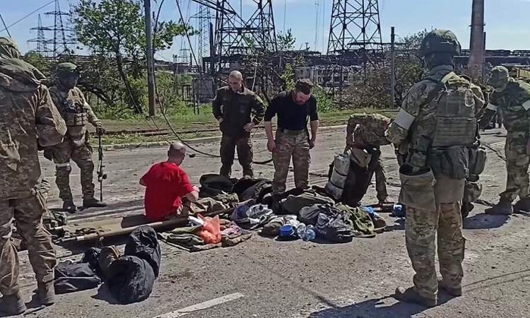 الدفاع الروسية: استسلام 771 مقاتلا من كتيبة آزوف خلال يوم