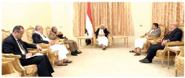 بارك للشعب حلول الذكرى الـ 32 للوحدة اليمنية وأشاد بدور المرابطين من أبطال الجيش واللجان الشعبية